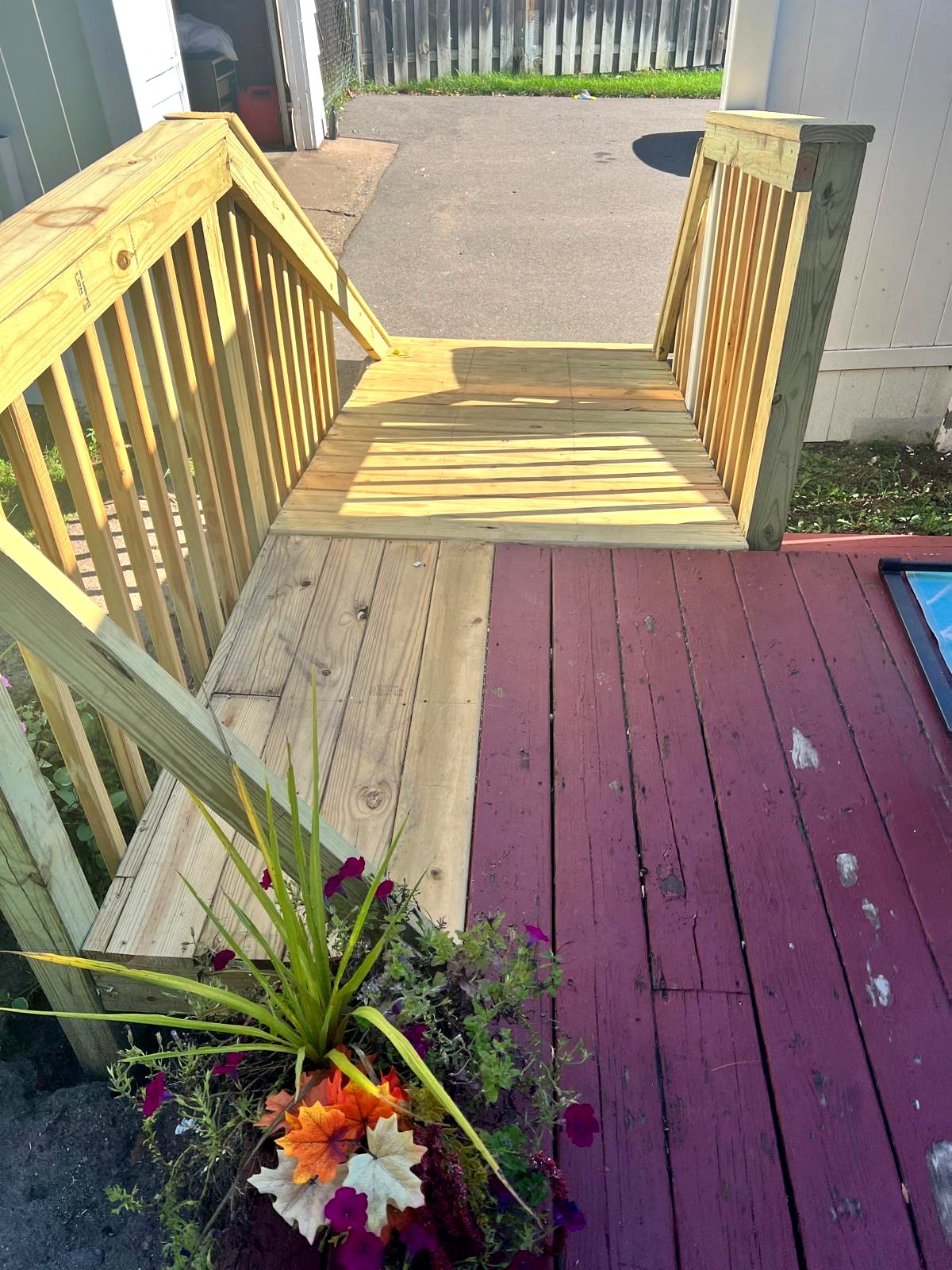 Ramp platform at the deck level
