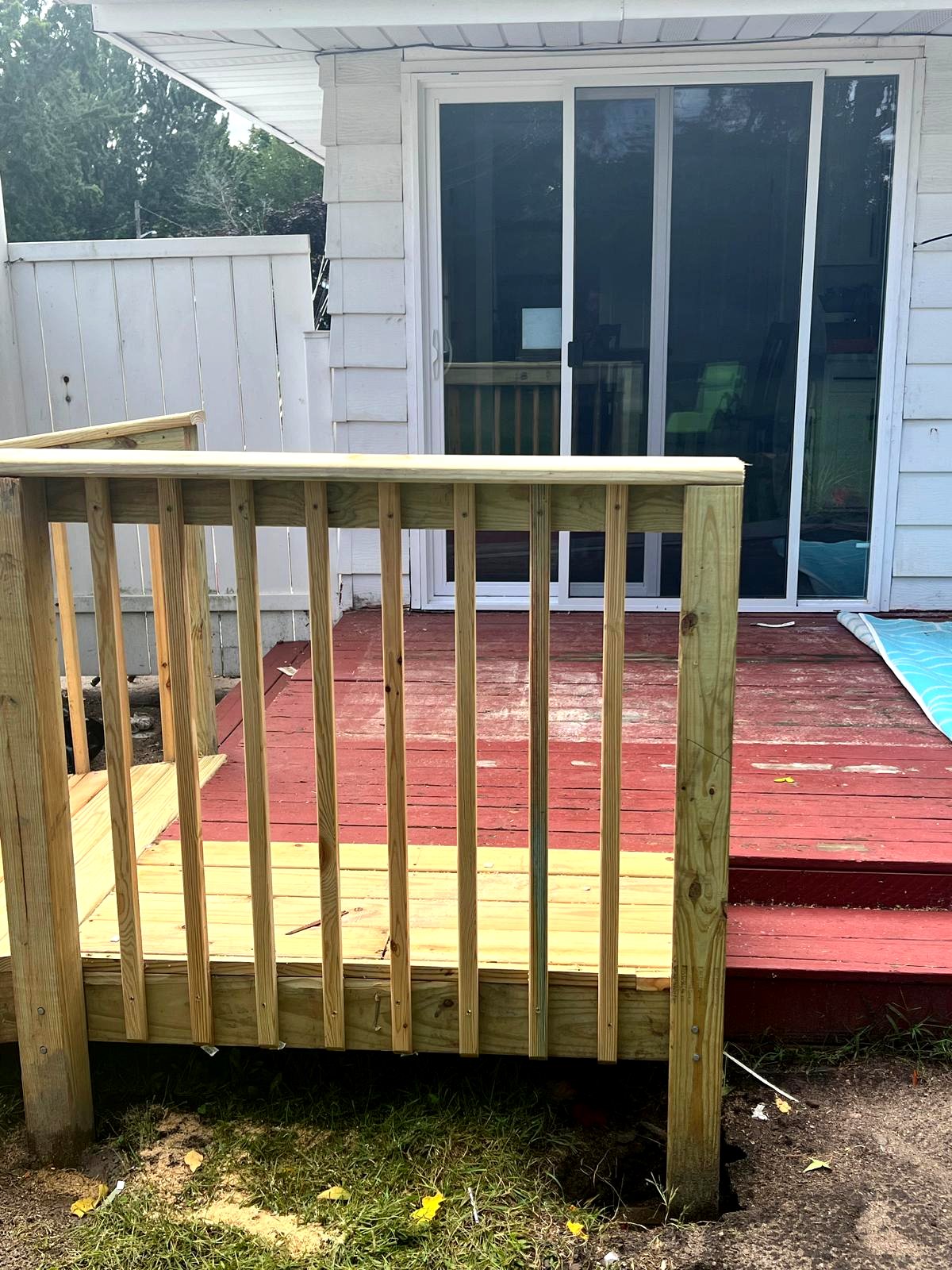 Ramp approach with wide deck and step-free threshold